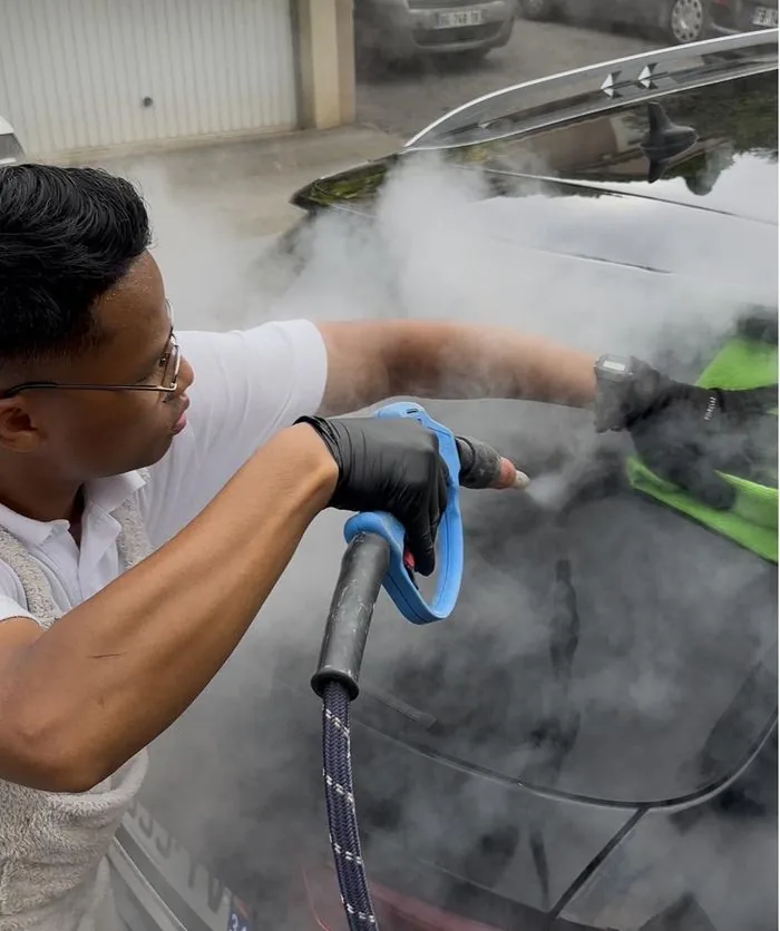 Intervention vapeur sur une carrosserie